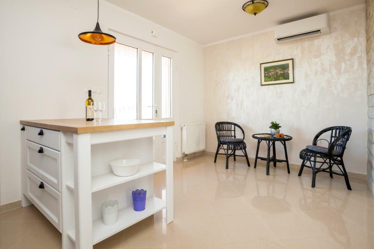 Holiday Apartment Ivica Milohnici Екстериор снимка