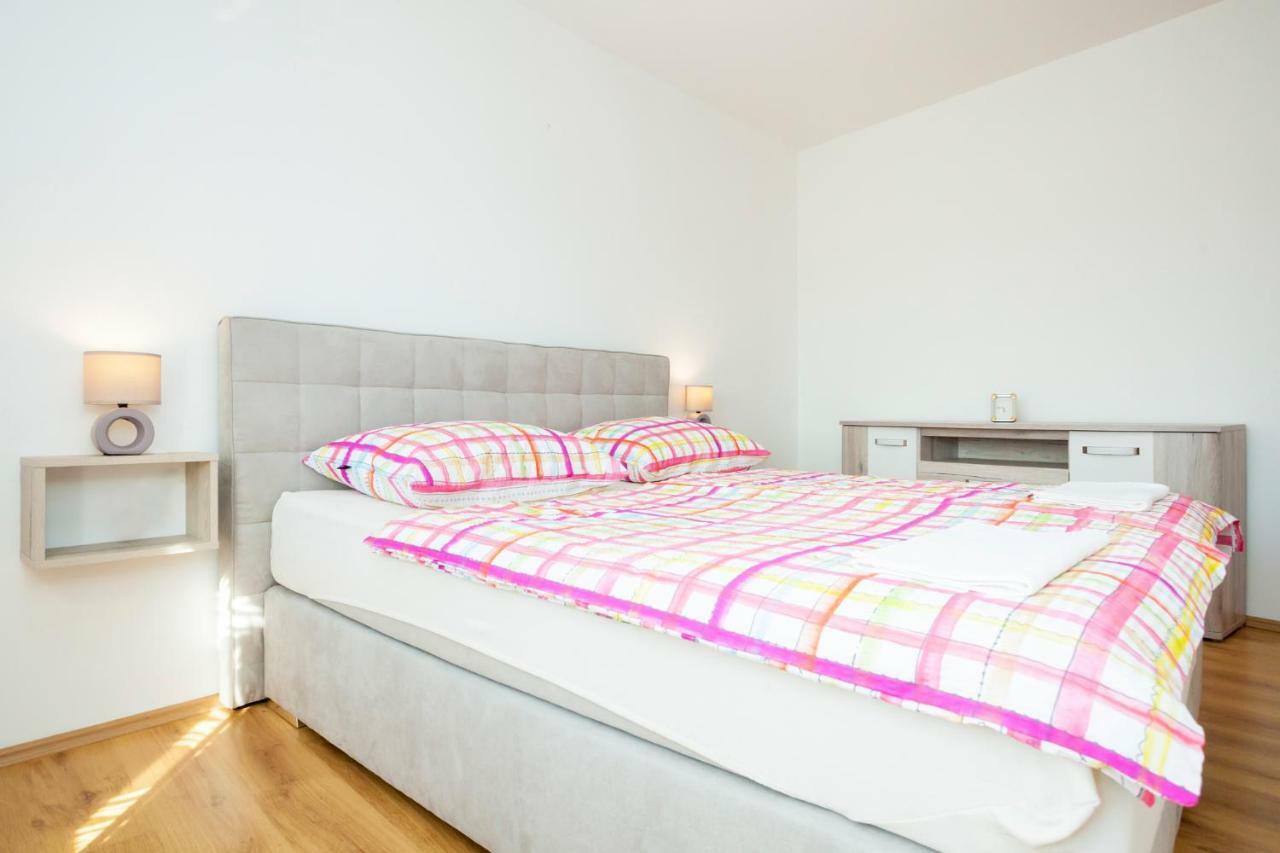 Holiday Apartment Ivica Milohnici Екстериор снимка